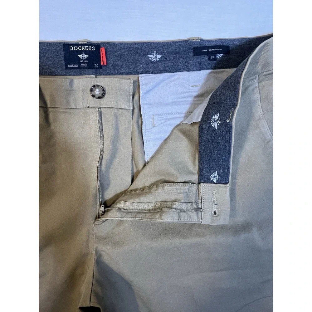 Dockers Workday Khaki Men's 42x30 Classic Fit Stretch Chino Pants Tan Waterless
